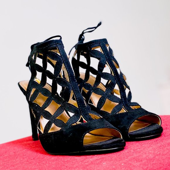 Sexy Black Eyelet Tie Back Stiletto Pump Heel BCBG Luxury Brand 7.5 - Picture 5 of 14